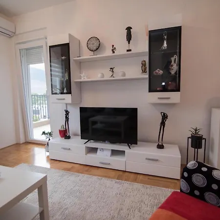 Afrika Τρέμπινιε