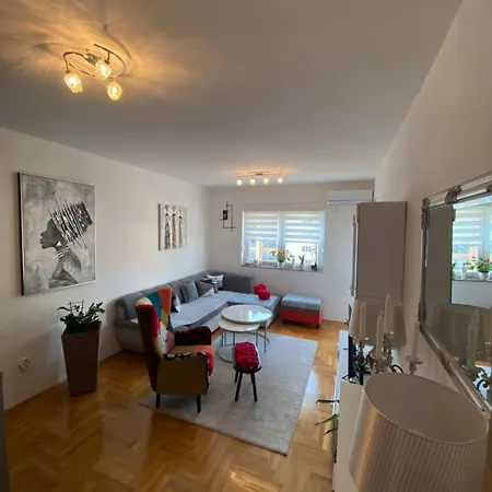 Afrika Διαμέρισμα Τρέμπινιε